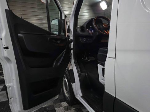 Used 2023 Mercedes-Benz Sprinter 2500 image 27