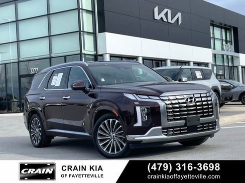 Used 2023 Hyundai Palisade Calligraphy image 1