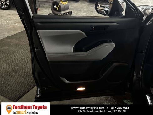 Certified 2024 Toyota Highlander LE AWD/4WD image 15