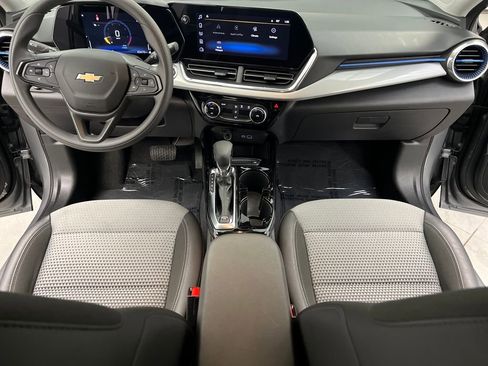 Used 2025 Chevrolet Trax LT image 34