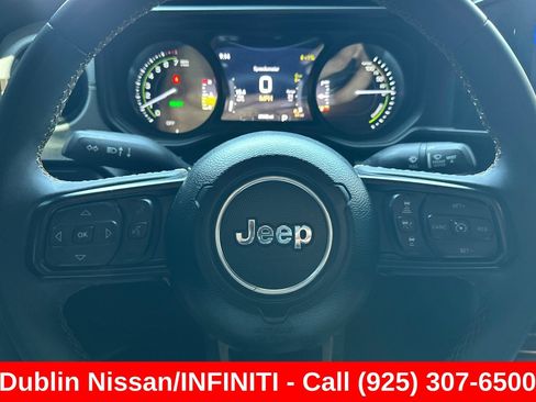 Used 2024 Jeep Wrangler Unlimited AWD/4WD image 36