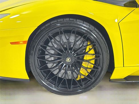 Used 2018 Lamborghini Aventador S image 35