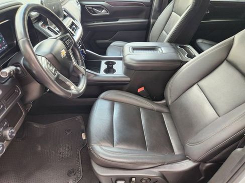 Used 2022 Chevrolet Suburban LT image 11