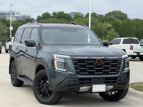 Used 2025 Nissan Armada PRO-4X AWD/4WD image 2