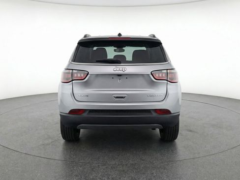 Used 2025 Jeep Compass Limited image 7