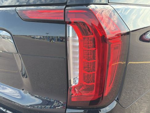 Used 2023 GMC Yukon XL Denali Ultimate AWD/4WD image 17