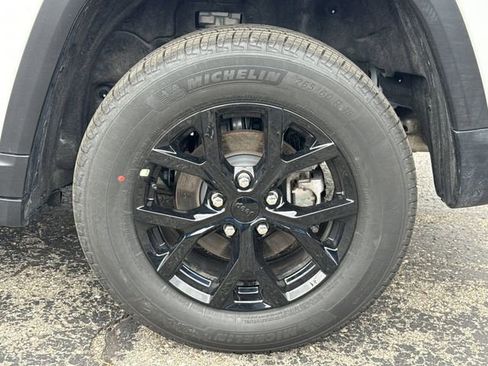 New 2026 Jeep Grand Cherokee Altitude AWD/4WD image 5