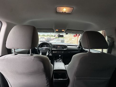 Used 2016 Toyota Tacoma SR5 w/ Towing Package image 8