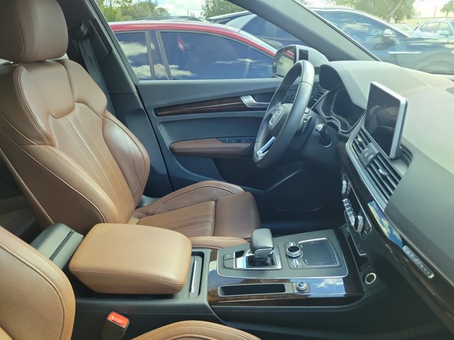 Used 2020 Audi Q5 2.0T Premium Plus w/ Premium Plus Package AWD/4WD image 3