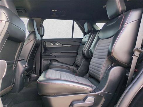 Used 2025 Ford Explorer ST-Line image 19