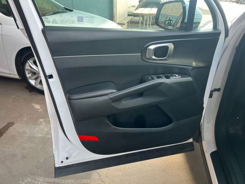 Used 2024 Kia Sorento S image 18