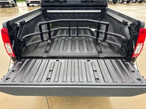 Used 2015 Nissan Frontier SV w/ SV Value Truck Package AWD/4WD image 7