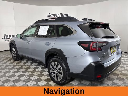 Used 2023 Subaru Outback Premium image 7