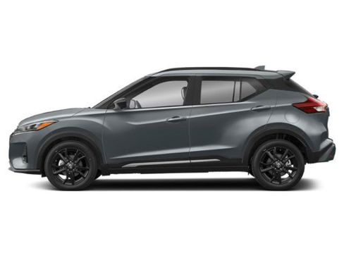 Used 2023 Nissan Kicks SR w/ SR Premium Package FWD image 3