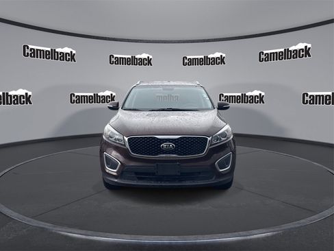 Used 2017 Kia Sorento LX image 2