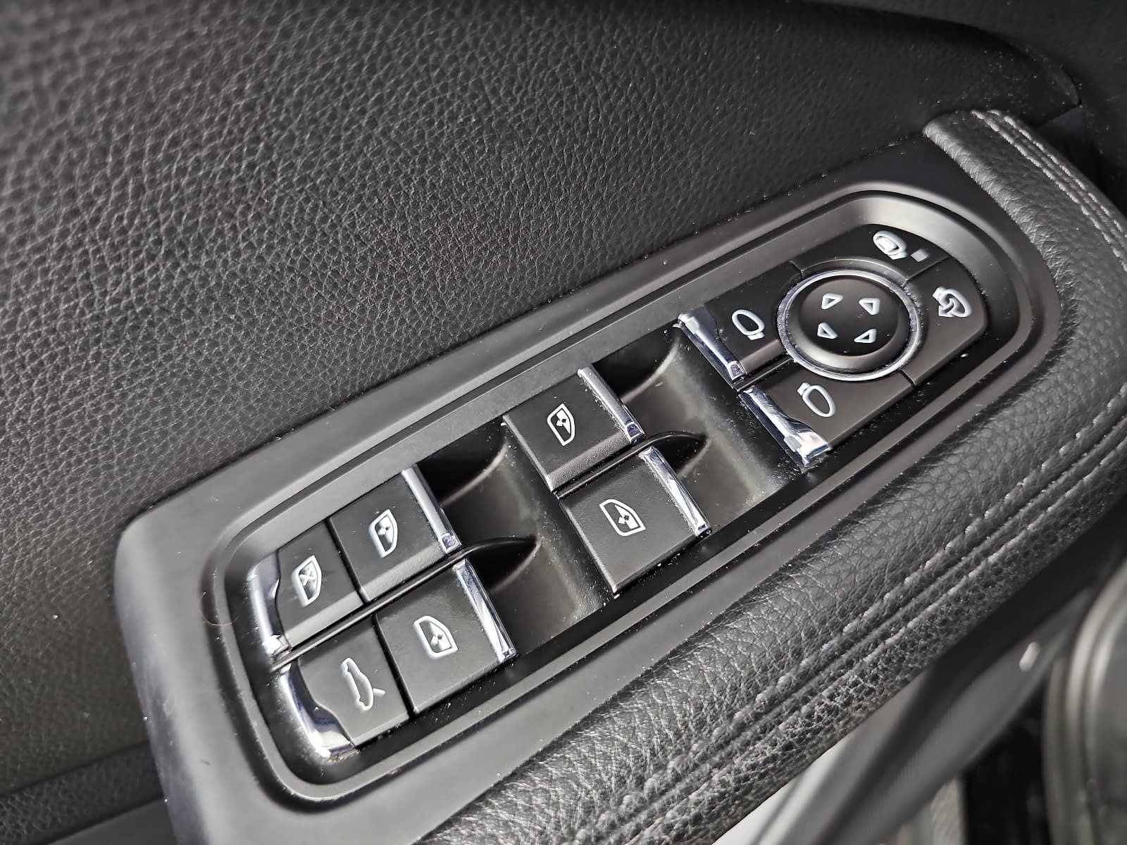 Used 2016 Porsche Macan S AWD/4WD image 28