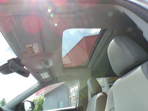 Used 2017 Toyota Highlander XLE AWD/4WD image 17