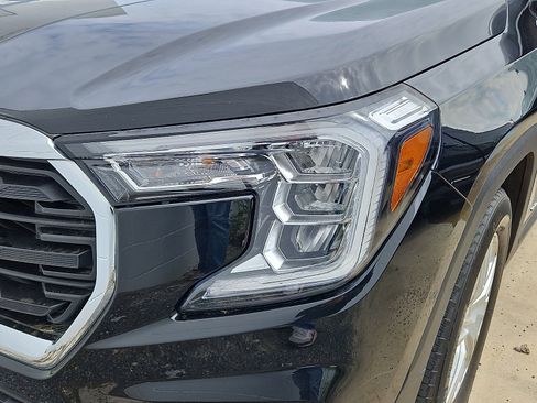 Used 2023 GMC Terrain SLE w/ Driver Convenience Package FWD image 4
