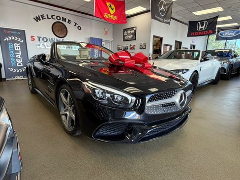 Used 2017 Mercedes-Benz SL 550 image 2