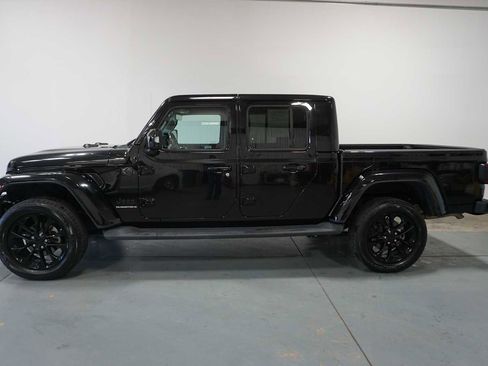 Used 2023 Jeep Gladiator Overland image 2