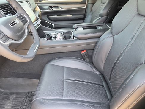 Used 2024 Jeep Wagoneer Series III w/ Convenience Group I AWD/4WD image 11