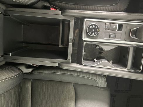 Used 2025 Nissan Pathfinder SV image 16