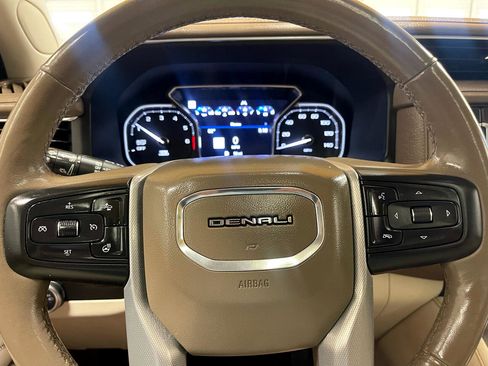 Used 2021 GMC Yukon Denali w/ Denali Premium Package image 24