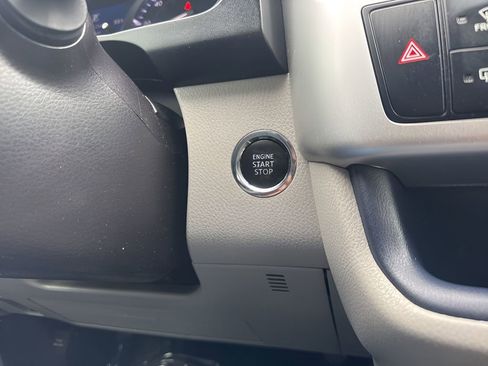 Used 2018 Toyota Highlander XLE FWD image 24