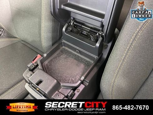 Used 2024 Jeep Wrangler Unlimited w/ Convenience Group AWD/4WD image 25
