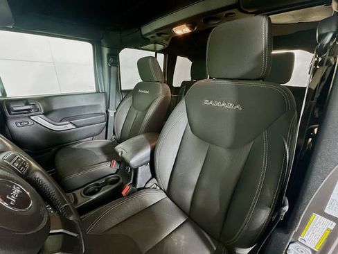 Used 2016 Jeep Wrangler Unlimited Sahara w/ Connectivity Group image 19