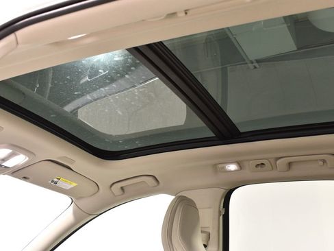 Used 2023 Volvo XC60 B5 Plus image 39