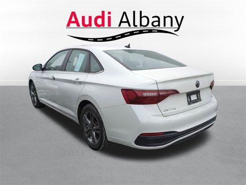 Used 2023 Volkswagen Jetta SE w/ Panoramic Sunroof Package image 4