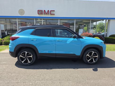 Used 2021 Chevrolet TrailBlazer RS w/ Sun and Liftgate Package AWD/4WD image 2