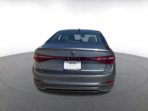 Used 2025 Volkswagen Jetta SE image 12