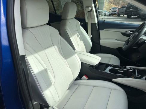 Used 2025 Buick Envision Avenir image 8