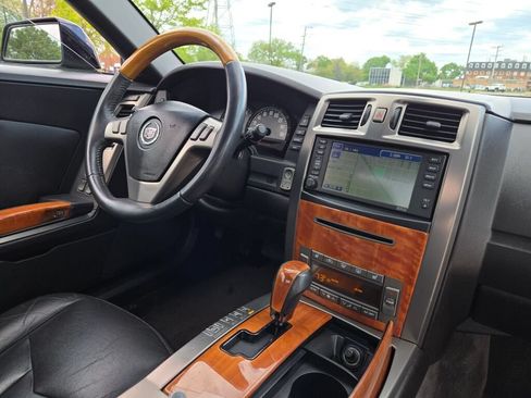 Used 2007 Cadillac XLR RWD image 6