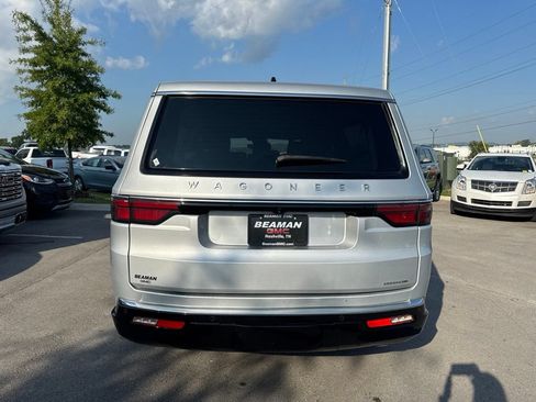 Used 2024 Jeep Wagoneer L Series II w/ Flexible Seating Group AWD/4WD image 6
