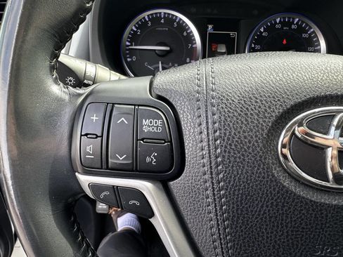 Used 2018 Toyota Highlander XLE w/ Protection Package #3 AWD/4WD image 15
