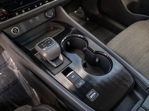 Used 2021 Nissan Rogue SV image 18