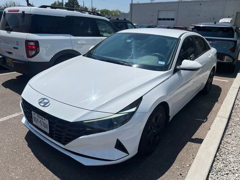 Used 2023 Hyundai Elantra Blue FWD image 2