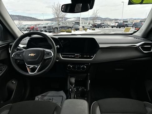 Used 2025 Chevrolet TrailBlazer LT w/ Convenience Package image 16