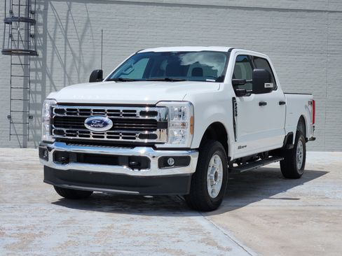 Used 2025 Ford F250 XLT w/ FX4 Off-Road Package AWD/4WD image 4