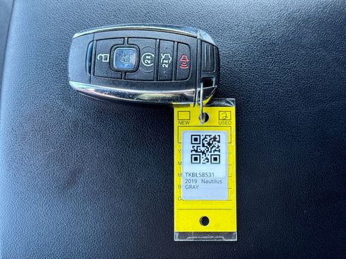 Used 2019 Lincoln Nautilus Select FWD image 37