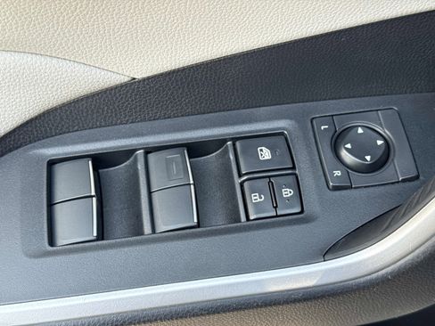Used 2021 Toyota RAV4 XLE Premium AWD/4WD image 21