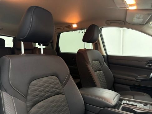 Used 2024 Nissan Pathfinder S FWD image 30