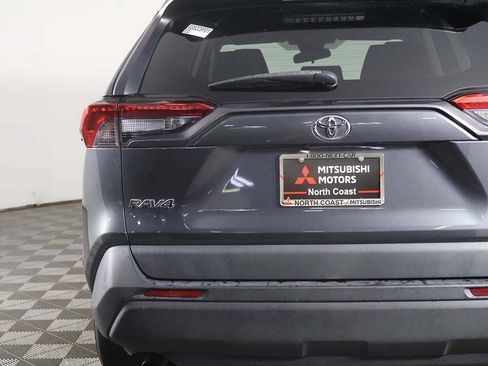 Used 2020 Toyota RAV4 LE FWD image 12