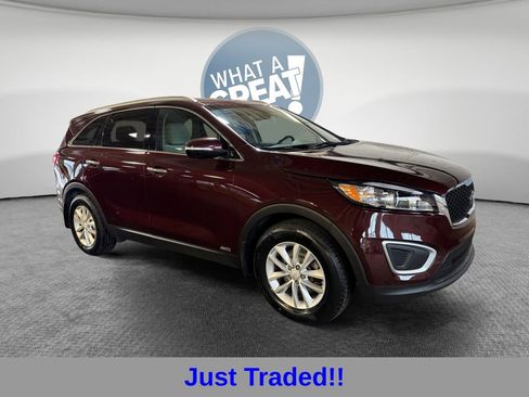 Used 2017 Kia Sorento AWD w/ LX Convenience Package image 1