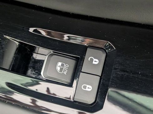 Certified 2024 Jeep Grand Cherokee Overland w/ Luxury Tech Group IV AWD/4WD image 36
