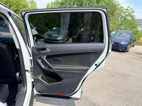 Used 2019 Volkswagen Tiguan SE FWD image 19