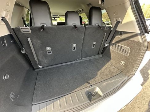 Used 2024 Nissan Pathfinder SL w/ Lighting Package (N92) image 14